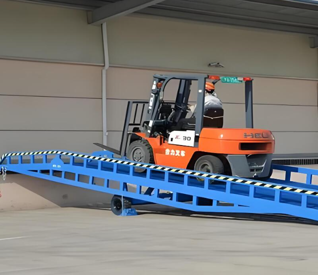 屏山移动式卸货平台（叉车用）